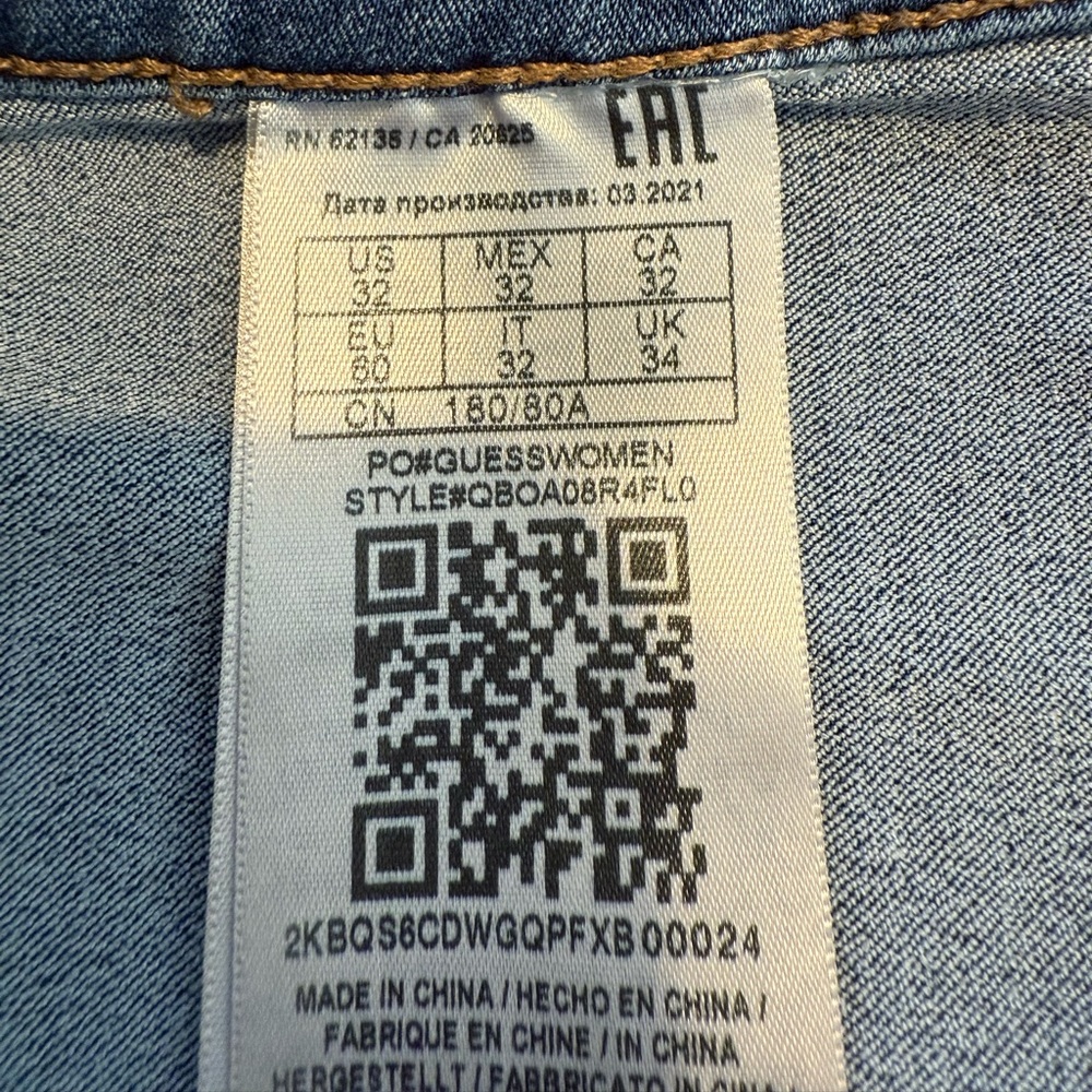 Guess High Rise Blue Jeans - Picture 10 of 11